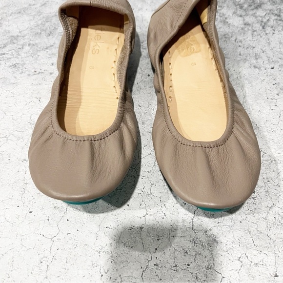 Tieks Women’s Foldable Elasticized Leather Ballet Flats In Taupe Size 8 - Picture 2 of 7